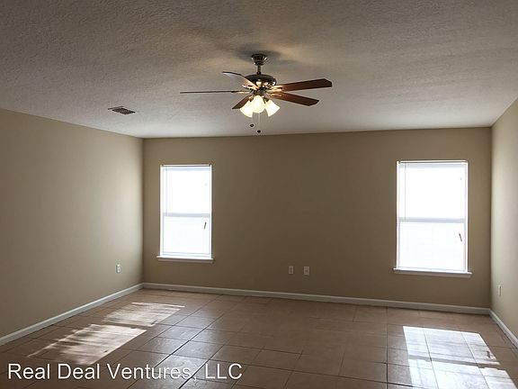 5th image of 11827 Alexandra Dr