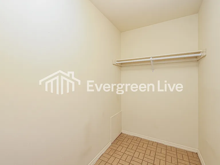 6240 Greenfield Way — Photo 11