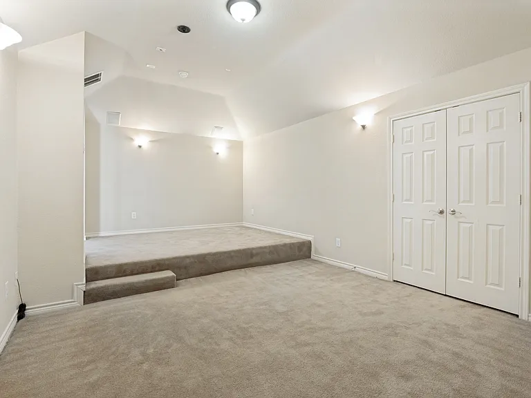 11800 Pondview Ln — Photo 24