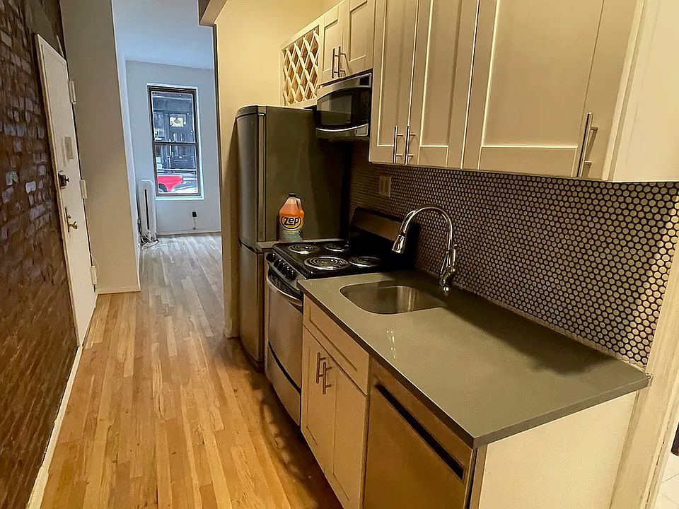 1st image of 135 W 10th St APT 2