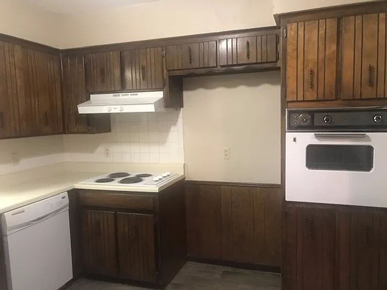 2705 John Dr — Photo 5