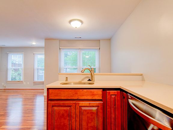 4th image of 6054 Meadow Crest Ct