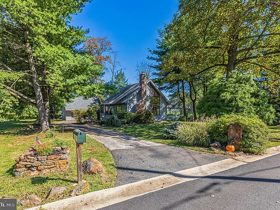 2nd image of 29 Dogwood Ln