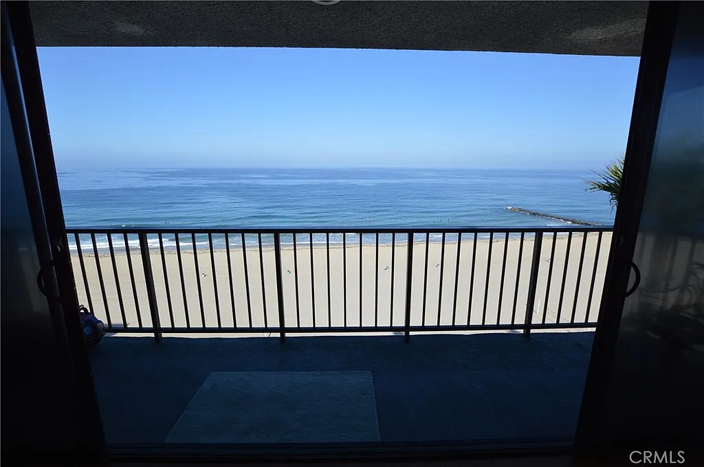 2 bed, 1231 sqft, $5,700 — Photo 1
