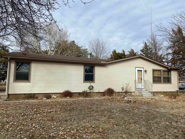 206 Skyline Dr, Great Bend, KS 67530