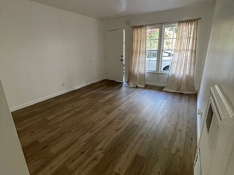 1601 N Normandie Ave — Photo 13