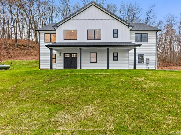 14 Foxwood Terrace E, Patterson, NY 12563