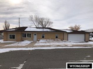 220 W Larsen St, Rawlins, WY 82301
