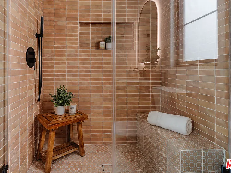 1952 1/2 S Garth Ave #1/2 — Photo 14