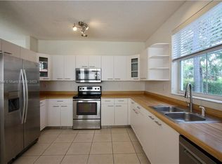 954 Doveplum Ct, Hollywood, FL 33019