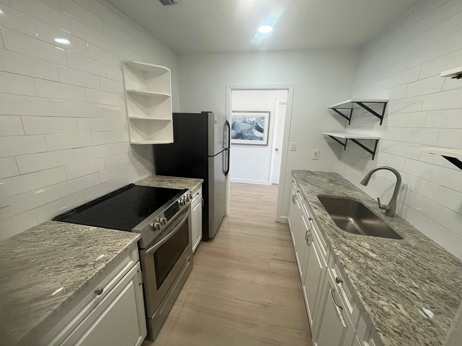 4 bed, 2.0 bath, 1800 sqft, $888 — Photo 4