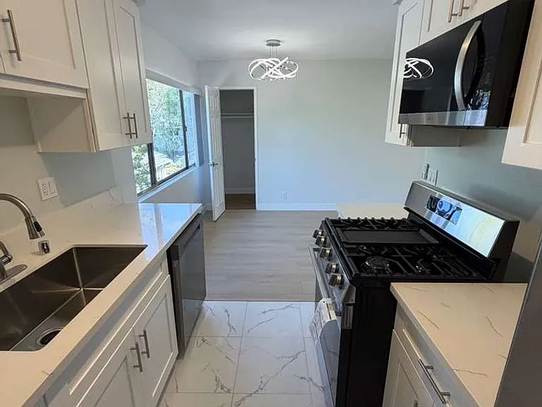 7607 Norton Ave — Photo 5
