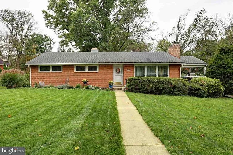 570 Devon Rd photo 1