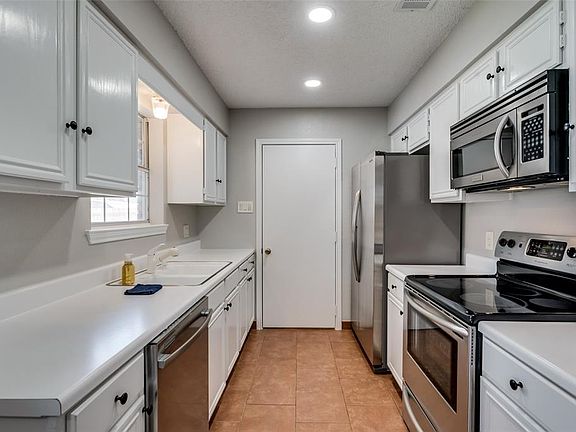 4th image of 529 Mary Jane Ln
