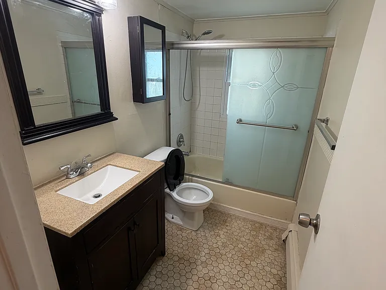 143 Wellington Rd — Photo 5