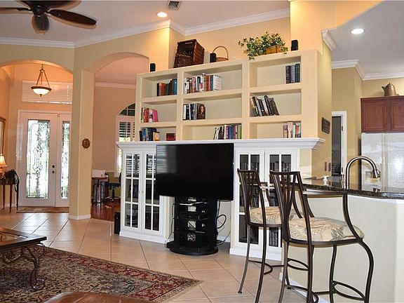 5th image of 773 Shorecrest Dr