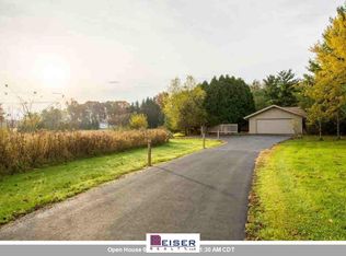 5871 Lakeview Rd, Larsen, WI 54947