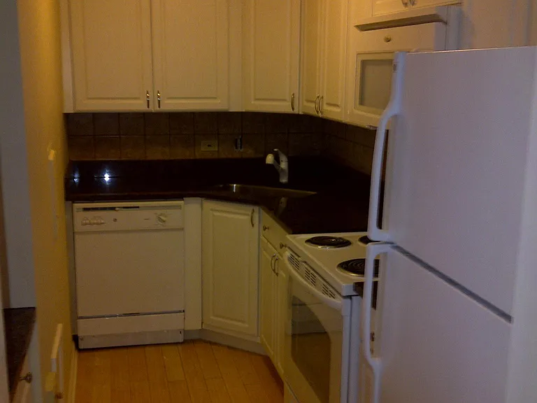 1950 Cherry Ln #116 — Photo 4