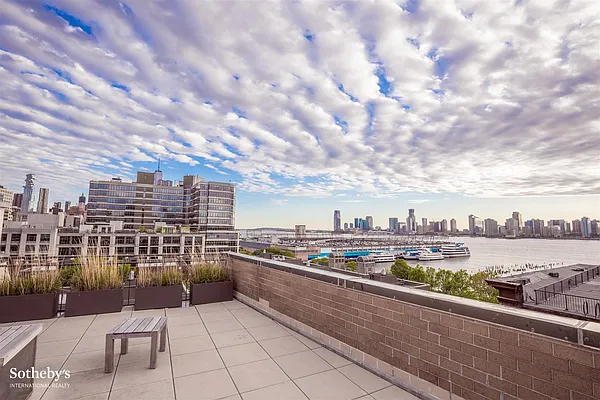 Sold by Sotheby's International Realty | media 17