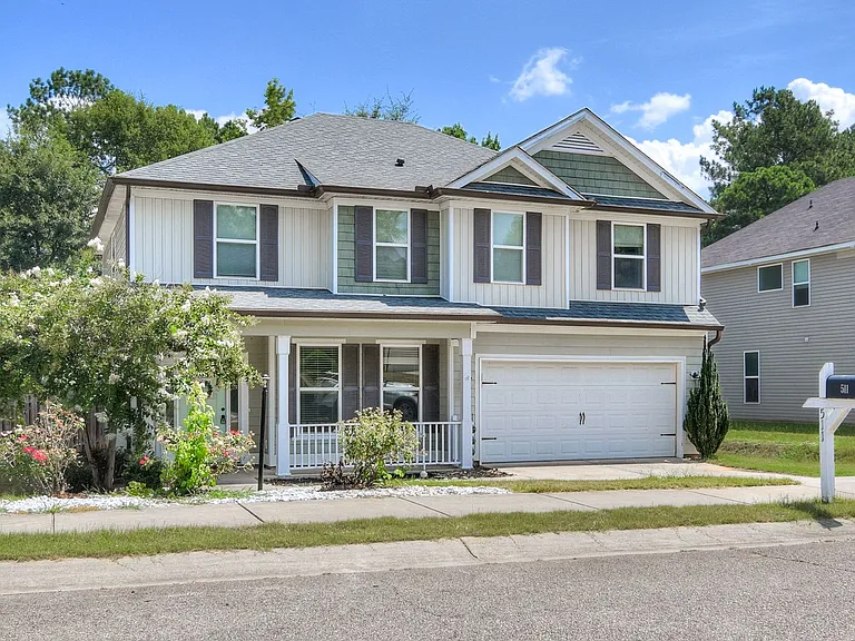 511 Sebastian Dr — Photo 2