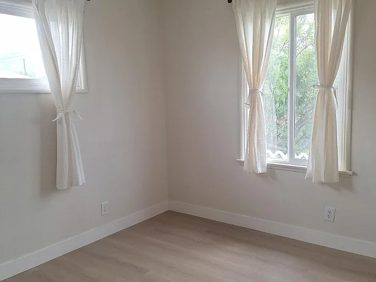 420 N Alameda Ave — Photo 9