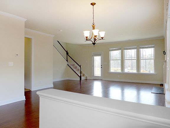 2nd image of 112 Bella Dr