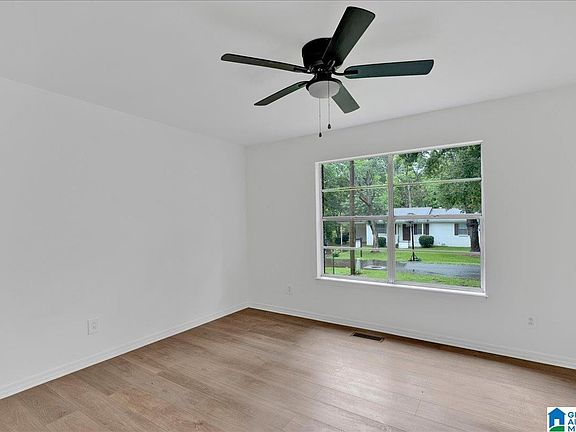 5th image of 109 Fair St