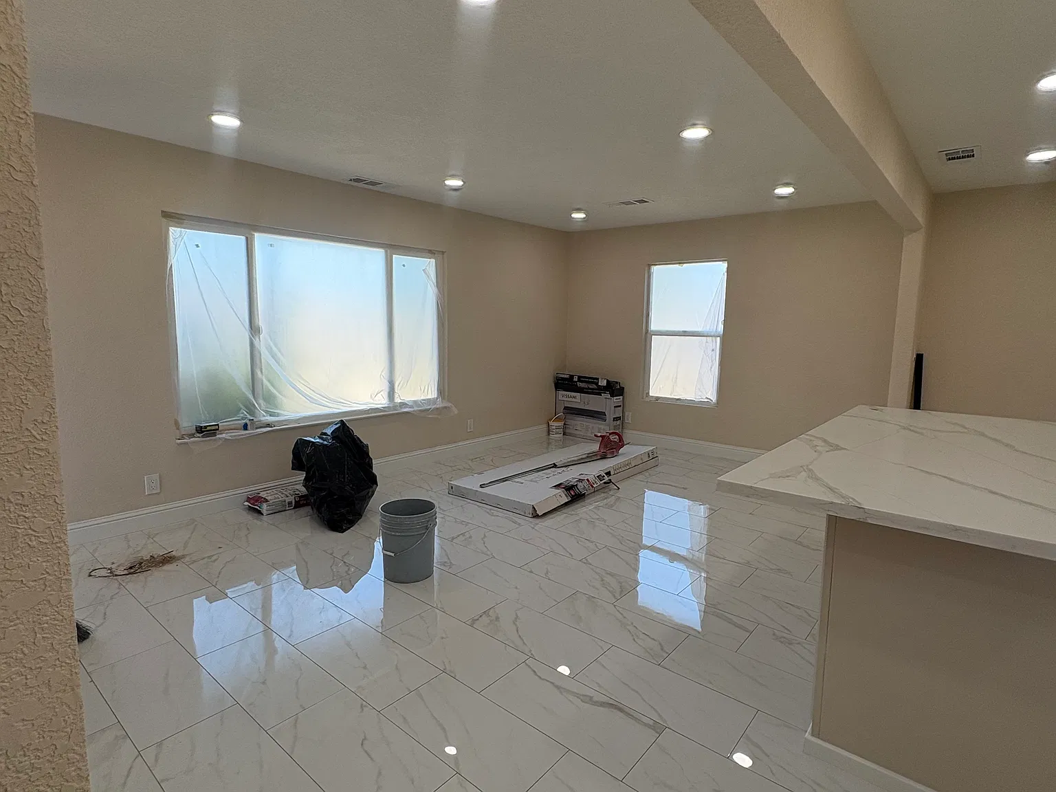 3 bed, 1028 sqft, $2,000 — Photo 2
