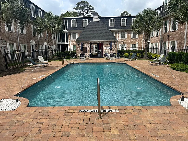 359 N Post Oak Ln #121 — Photo 1