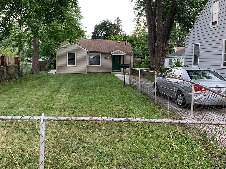 8221 Chalmers Ave — Photo 1