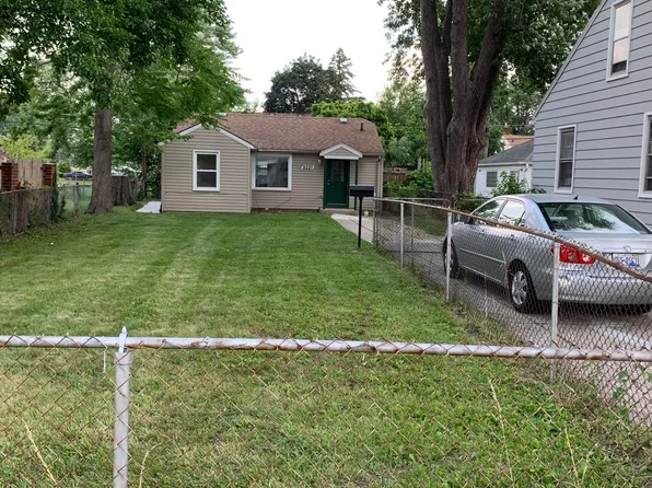 8221 Chalmers Ave, Warren, MI 48089