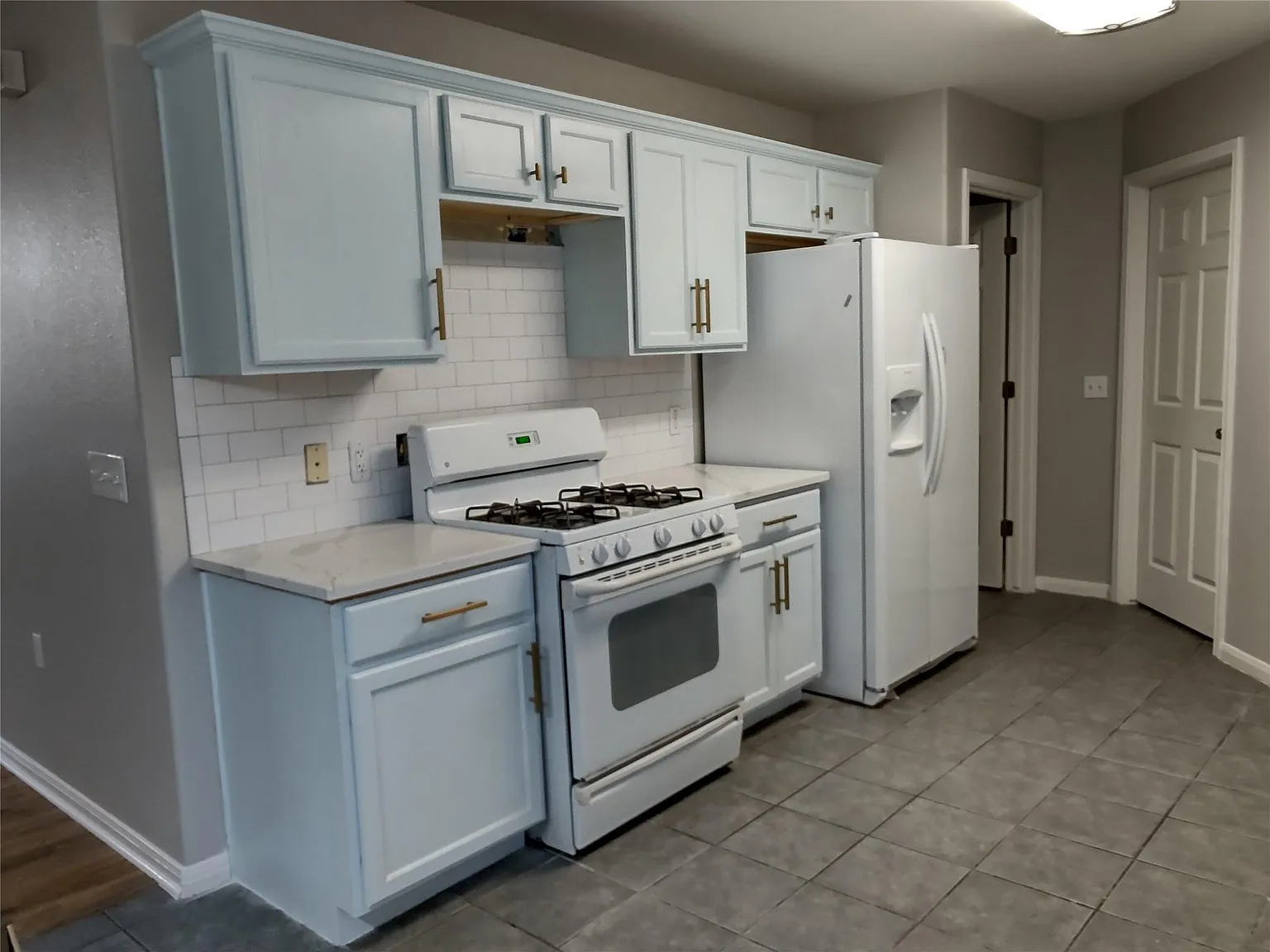4 bed, 2.5 bath, 1740 sqft, $2,100 — Photo 2