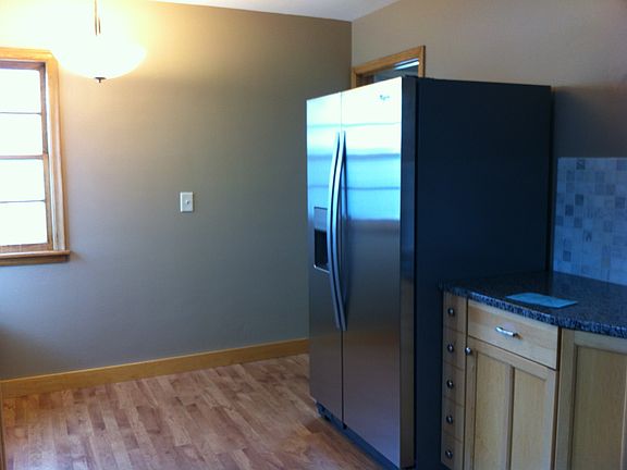 4th image of 175 Butler Ave E