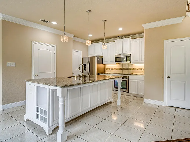 725 Rembrandt Ct — Photo 8