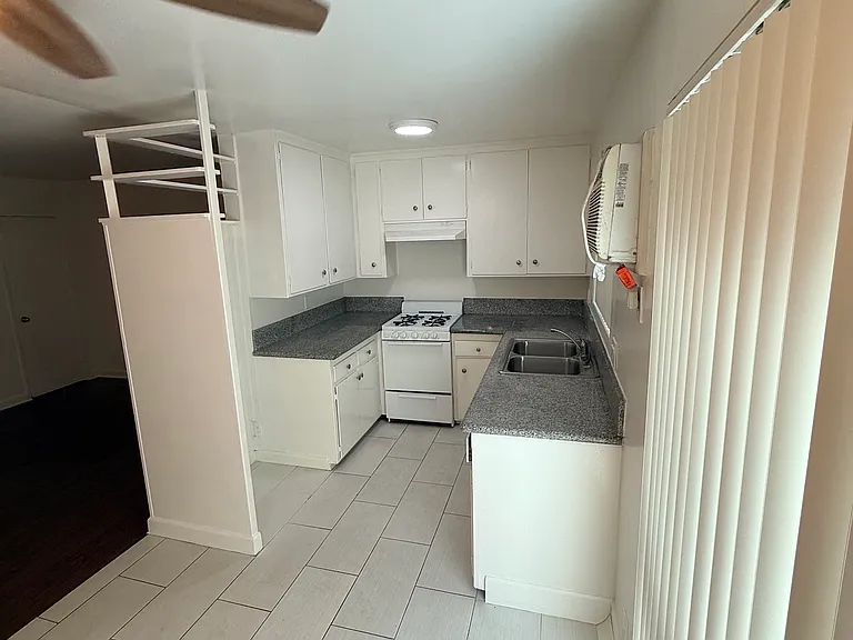 5233 Riverton Ave #4 — Photo 5