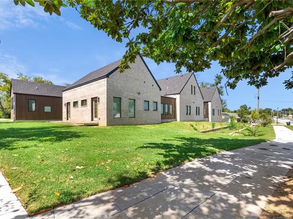 510 N 8th St, Rogers, AR 72756