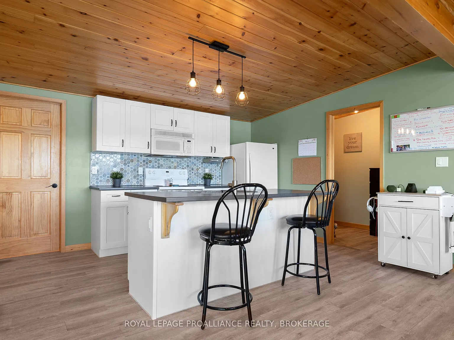 4 bed, $2,500 — Photo 4