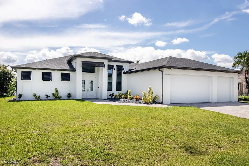 4 bed, 3.0 bath, 2207 sqft, $8,500 — Photo 2