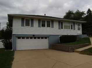 55 Park Village Ave SW, Cedar Rapids, IA 52404