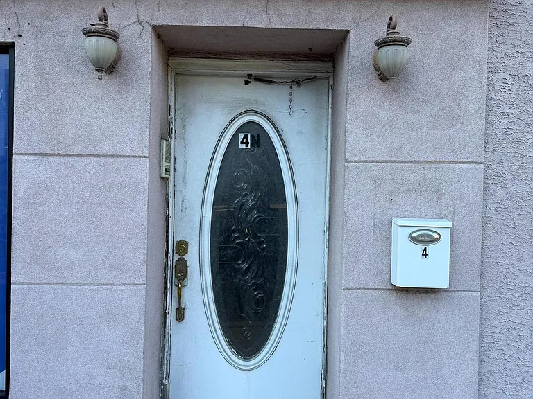 4 N Pearl St — Photo 3