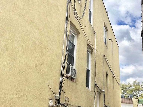 3rd image of 3118 85th St