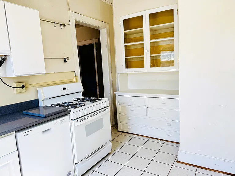469 Whitney Ave #8-3 — Photo 13