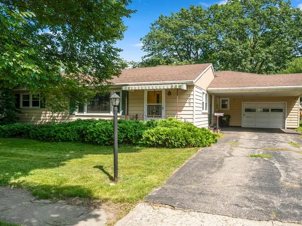 403 S 4th Ave, Forreston, IL 61030