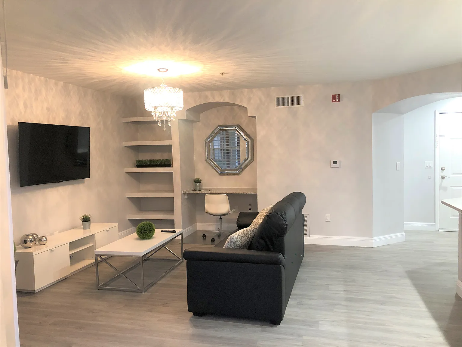 1 bed, 842 sqft, $2,500 — Photo 1