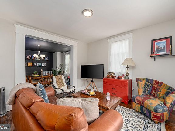 3rd image of 4410 Raspe Ave