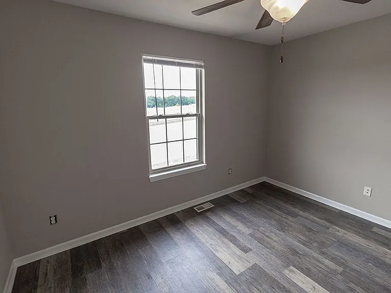 1302 E Brown School Rd — Photo 15