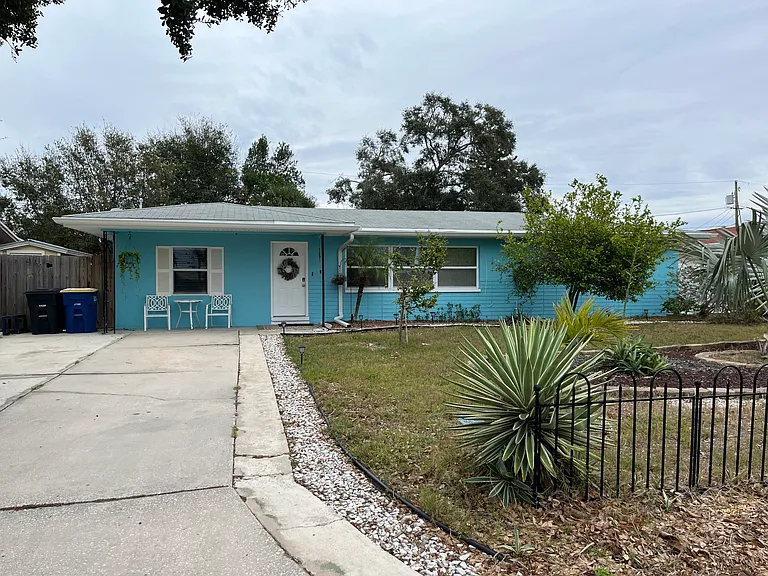 1833 Lombardy Dr — Photo 1
