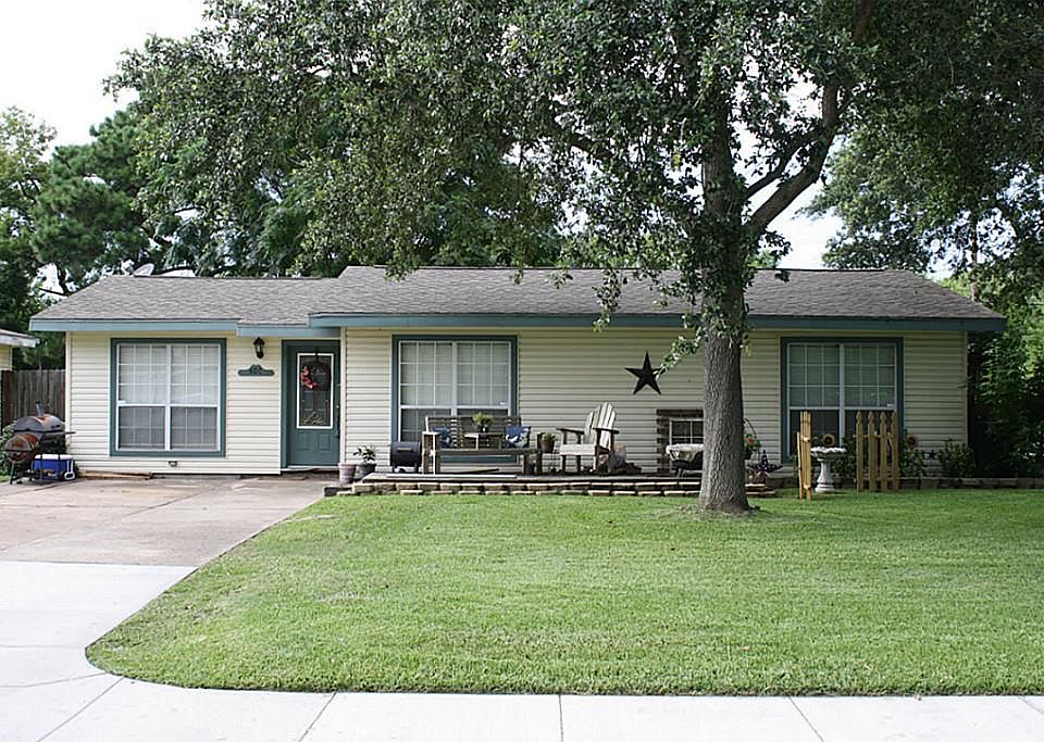 1st image of 404 20th Ave N