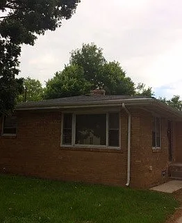 208 Edward St photo 1