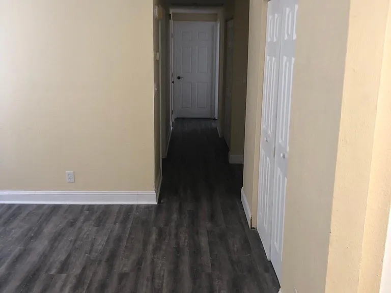 985 Stocks St — Photo 6